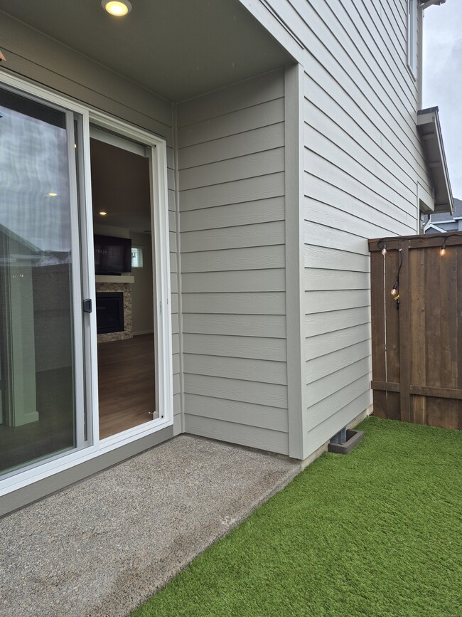 Building Photo - 31741 NW Blake Terr