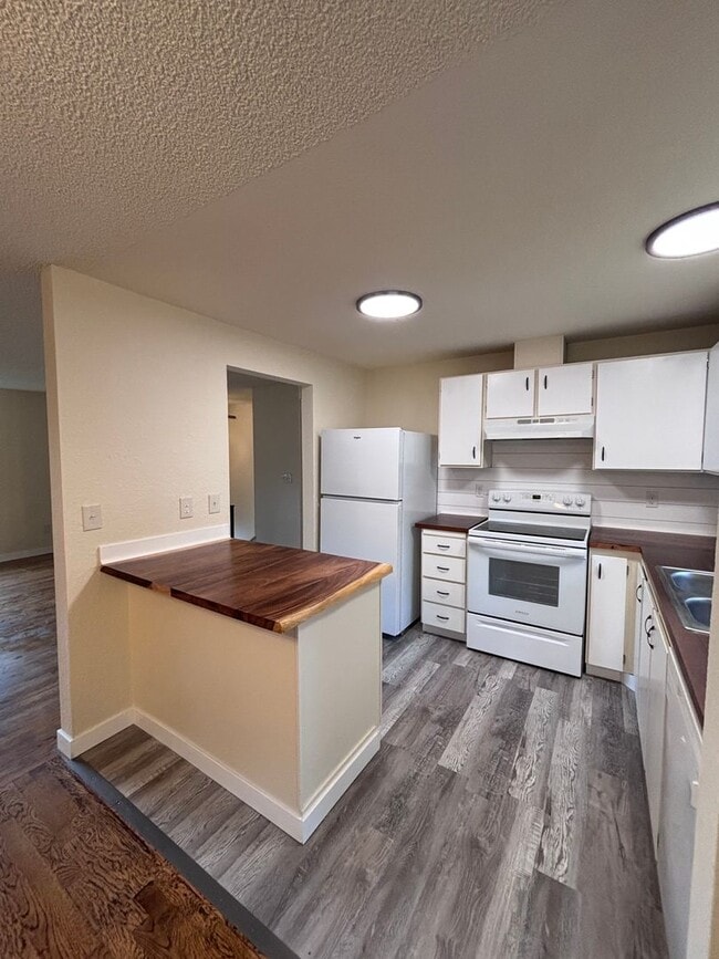 Building Photo - Desired NE Tacoma Community