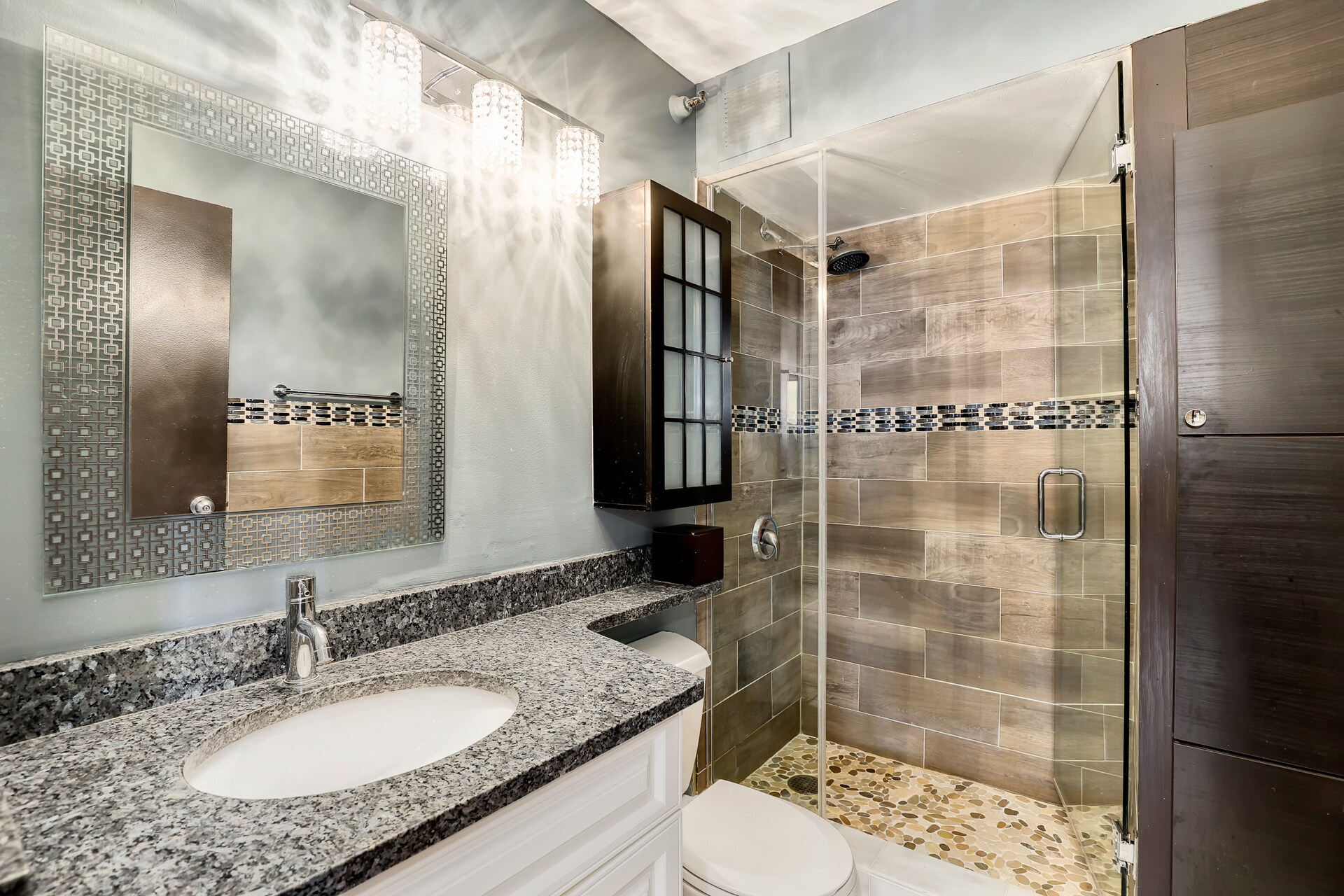 Guest Bath - 3660 N Lake Shore Dr