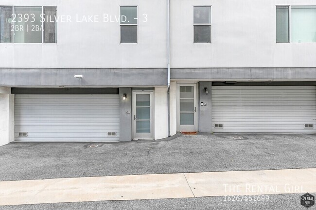 Building Photo - Spacious Silver Lake Townhome | Multi-Leve...