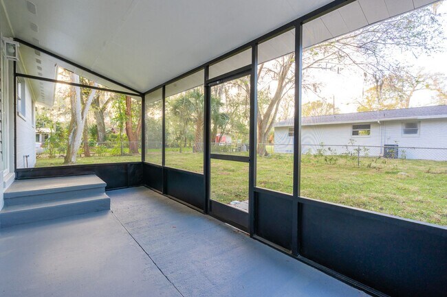 Building Photo - Stunning Remodeled 3-Bedroom Home in Prime Ormond Location