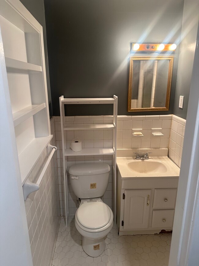 Building Photo - 221 Belaire Dr