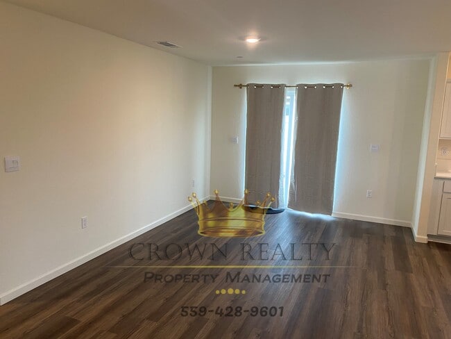 Building Photo - 2244 Samuel St