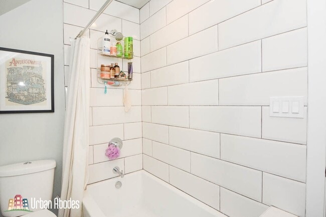 Building Photo - 3031 N Hamlin Ave