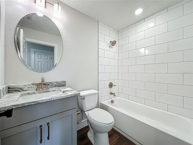 Building Photo - 591 W Osceola St