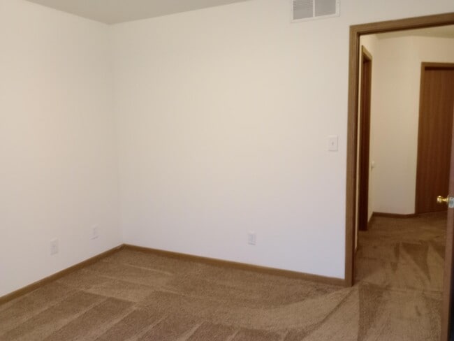 Building Photo - 406 E Liberty Ln