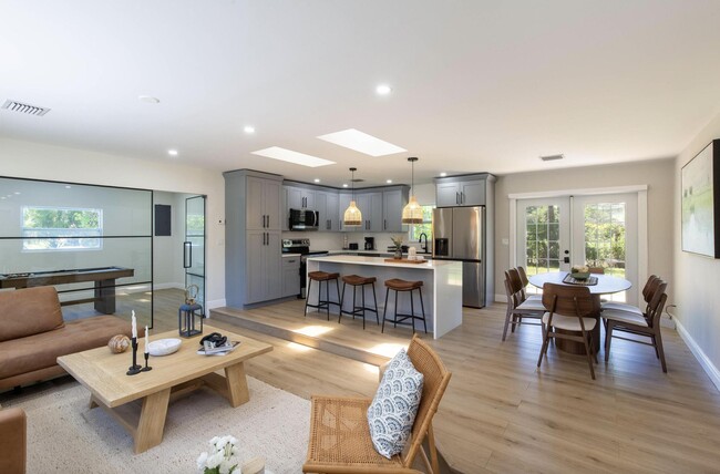 Building Photo - 16932 Aintree Dr W