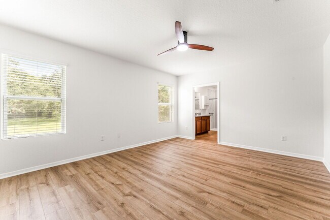 Building Photo - Charming 3 Bed, 2 Bath with Scenic Views i...