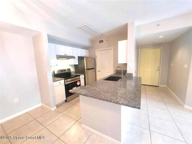 Building Photo - 5095 Fairways Cir