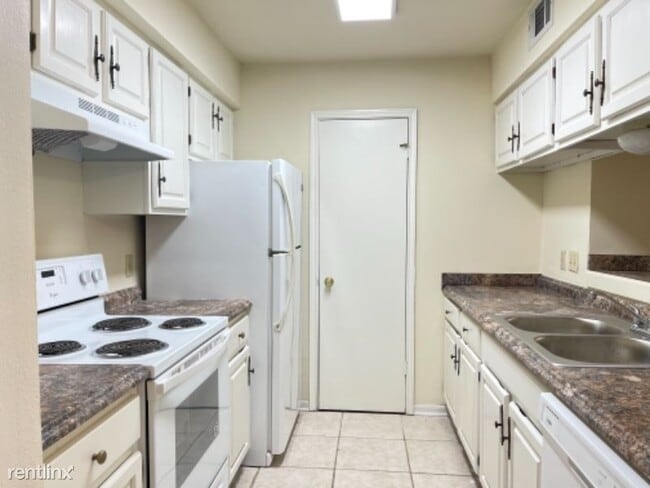 Building Photo - 245 Bracewell Dr