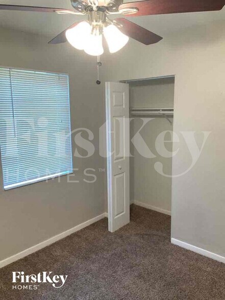 Building Photo - 1410 NE 43rd Ct