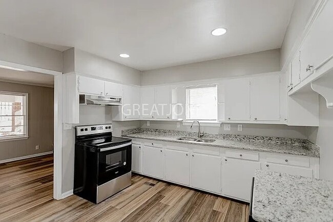 Building Photo - 4346 Pinebrook Dr