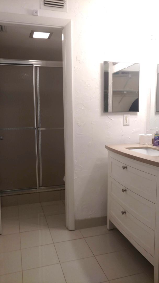 Building Photo - Spacious 2 Bedroom 2 Bathroom Condo
