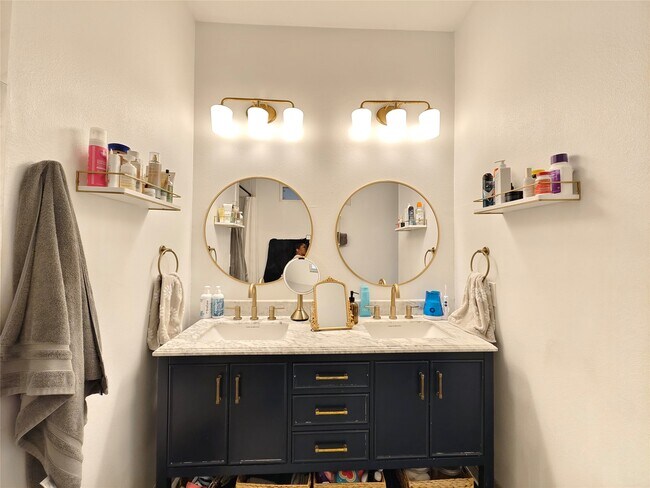 Building Photo - 1217 Campbell St