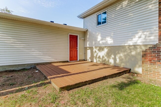 Building Photo - 6560 Benjamin Dr