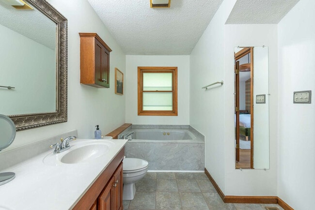 Building Photo - 36 Randall Dr