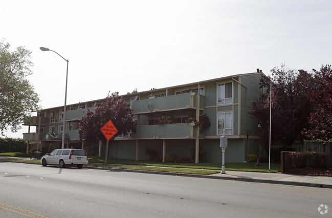 Primary Photo - Wyndham Terrace Condominiums