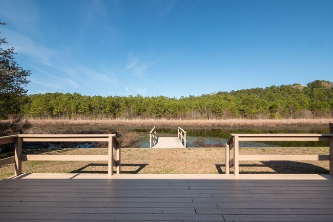 Building Photo - Beautiful Ranch in Pine Meadows | Water View