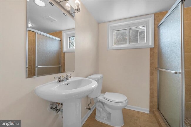 Building Photo - 9012 Vernon View Dr