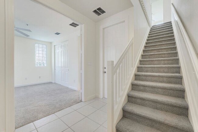 Building Photo - 441 Amador Ln