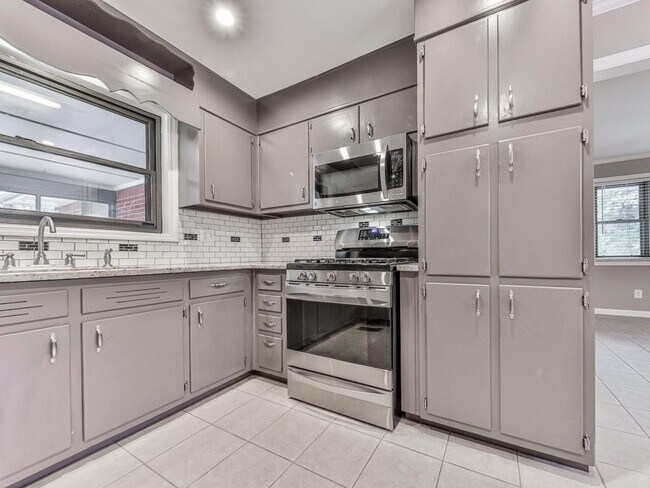 Building Photo - 5480 Burgess Dr