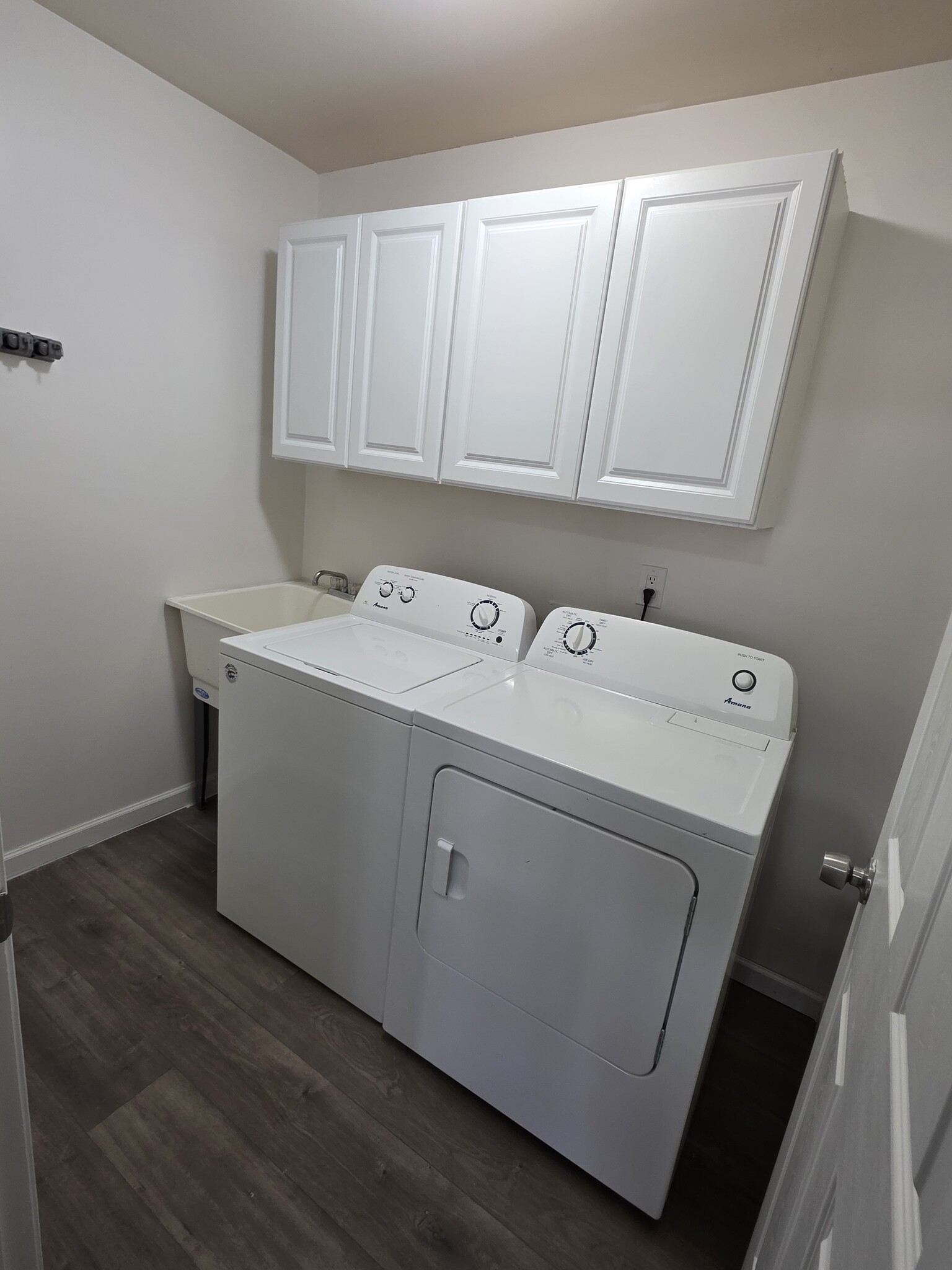 Laundry - 44873 Marigold Dr