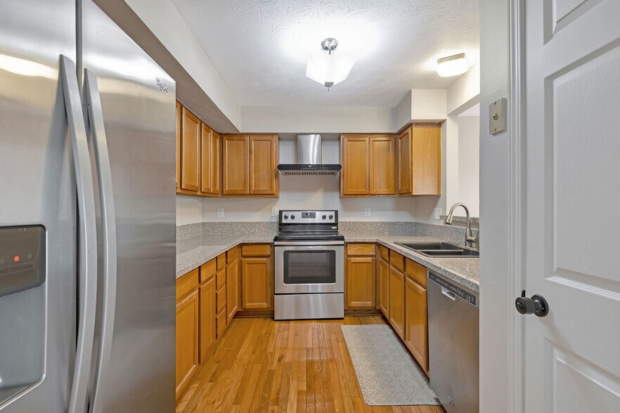 Building Photo - 76 Glenwood Ave