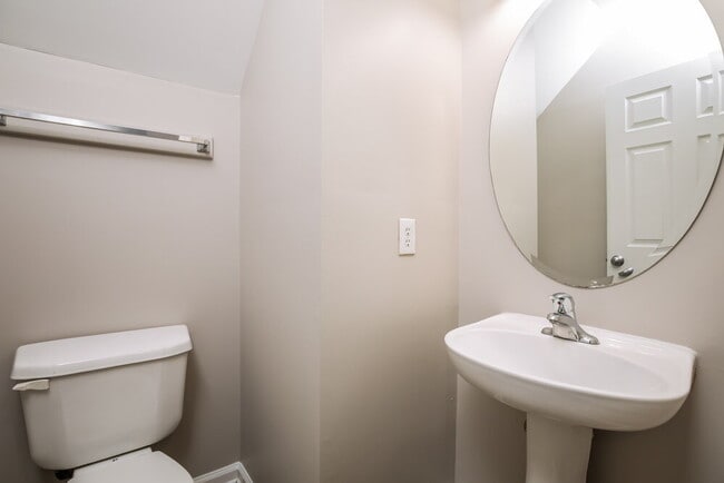 Building Photo - 721 Champion St