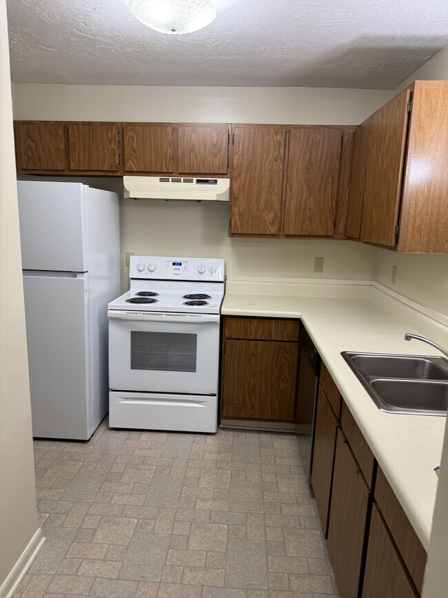 Building Photo - 126 N Meyers Dr