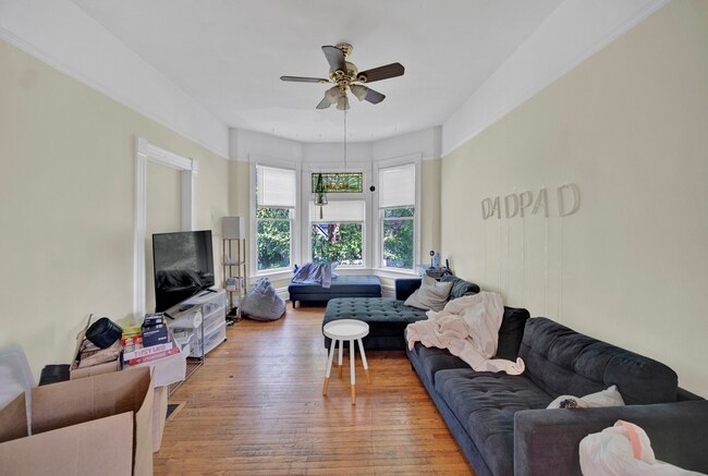 Building Photo - 2142 Maple Ave