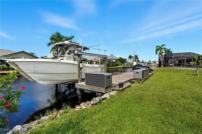 Building Photo - 6163 Plumosa Ave