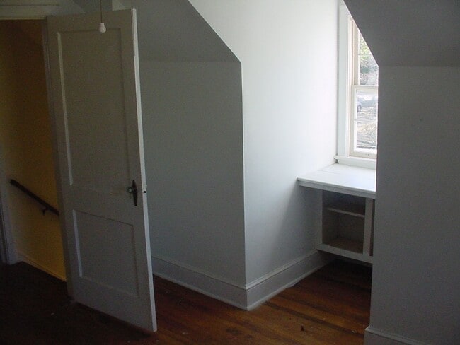 Building Photo - 3 BR, 2 BA House