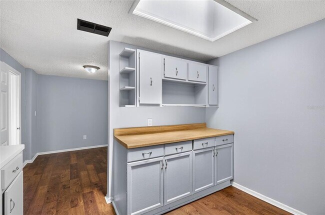 Building Photo - 8905 Tropical Palm Way