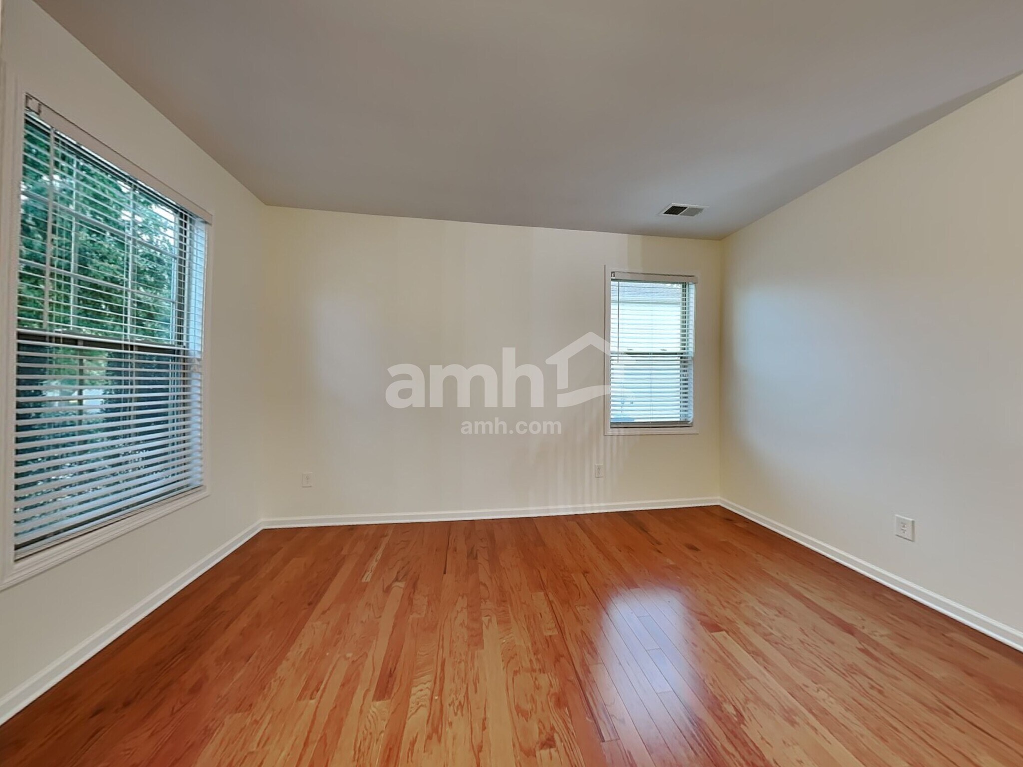 Building Photo - 17 Phaeton Ave