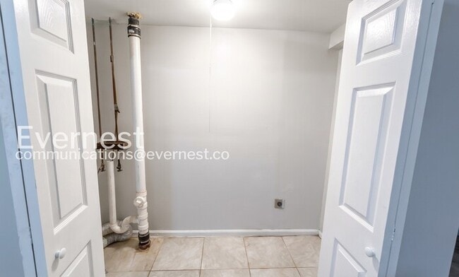 Building Photo - 1935 Lathrop St SE