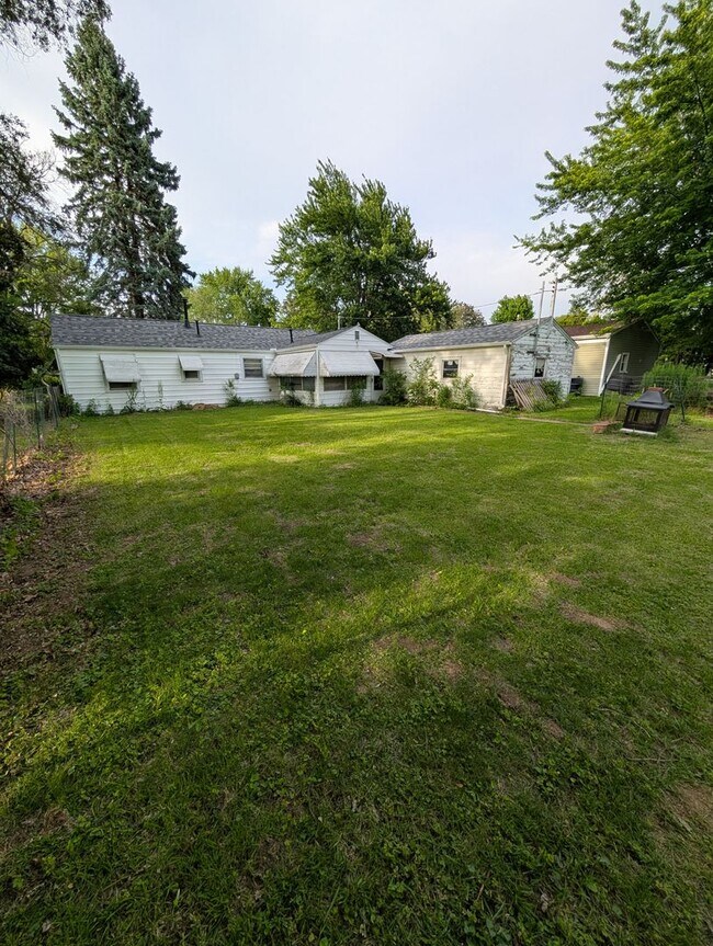 Building Photo - 518 16th Ave