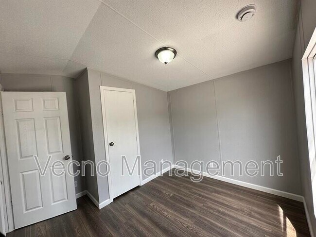Building Photo - 13536 Sralla Rd