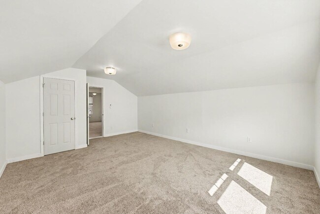 Building Photo - 121 Rockingham Way