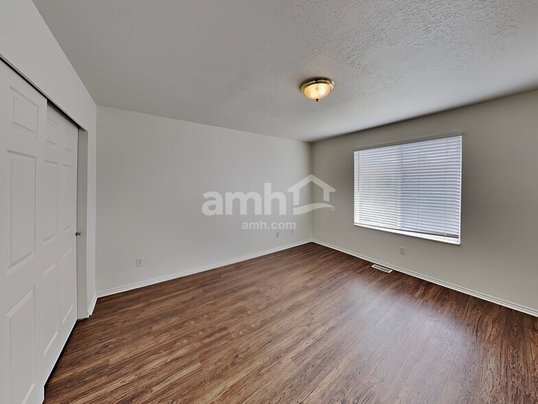 Building Photo - 923 Canfield Dr