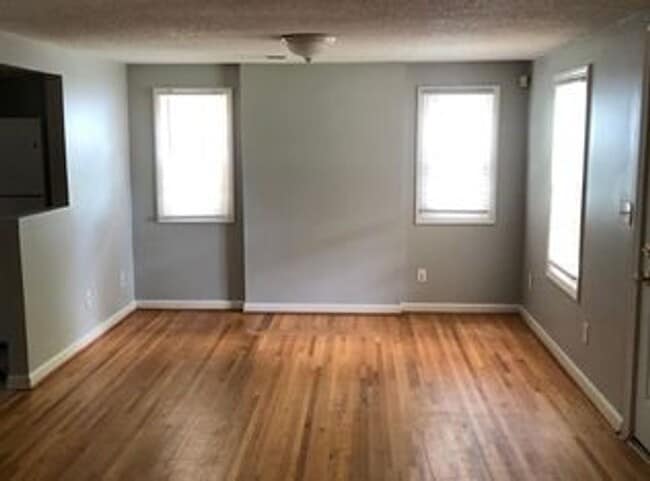Primary Photo - Conveniently Located Charming 2-bedroom 1-...