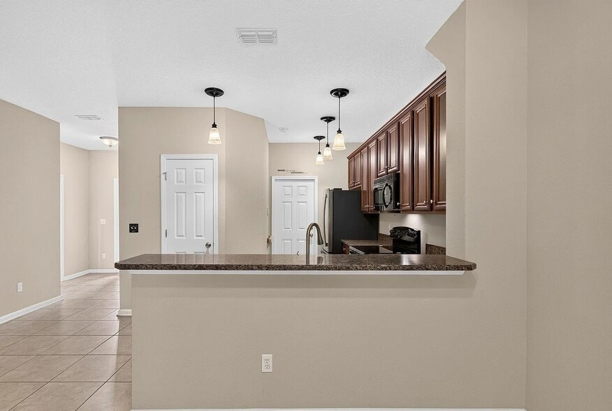 Building Photo - 72 Amistad Dr