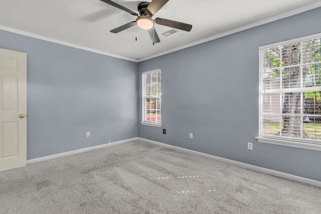 Building Photo - 182 Paddock Way
