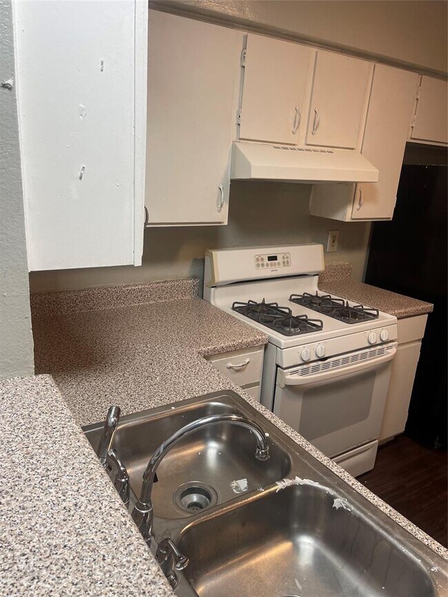 Building Photo - 2200 Tabor Ct