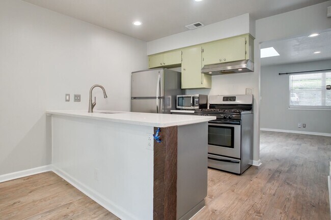 Building Photo - 2300 Trailside Dr