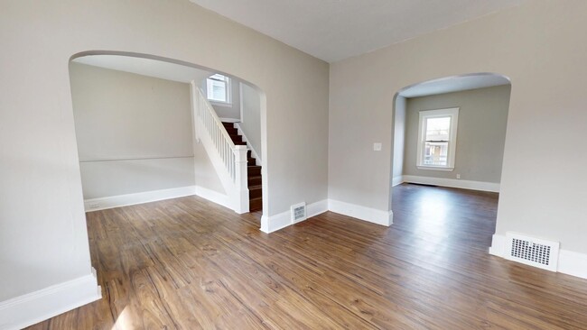 Building Photo - Lease to own! 5 bedroom/1 bath, Old Brooklyn.