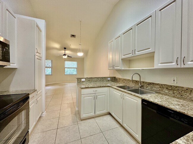 Building Photo - 1425 Mariposa Cir