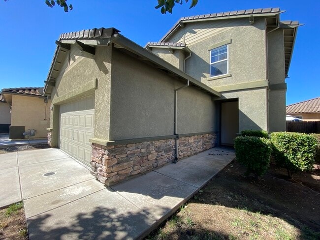 Building Photo - 3 Bedroom, 2.5 Bath, 1,505 sq. ft. home in...