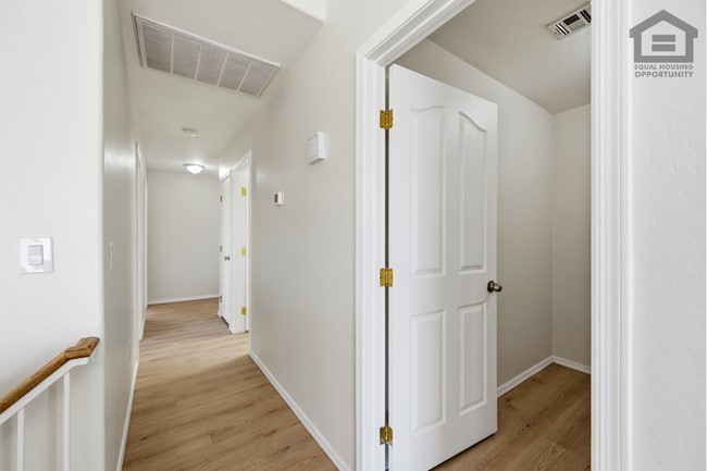 Building Photo - 4Bed + OFFICE + LOFT in Peoria! Ready for Immediate Move-In! -- FULLY REMODELED!