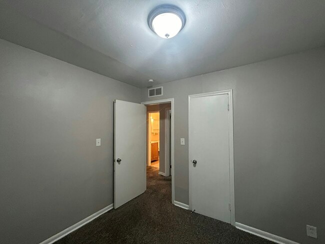 Building Photo - 15755 Woodbine Ave