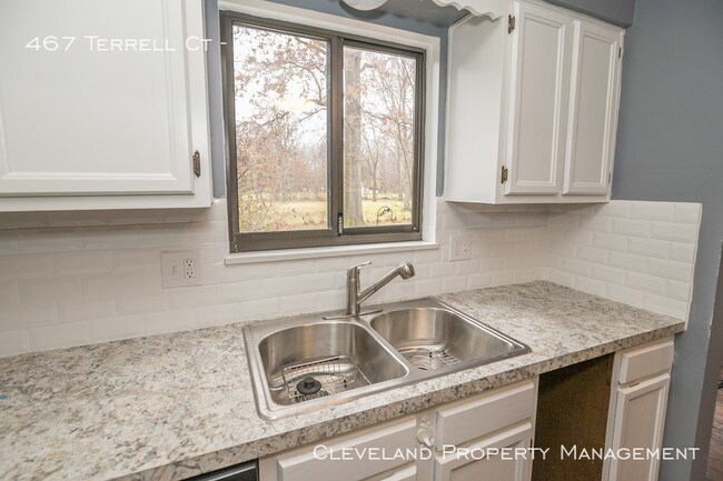 Building Photo - 2 Bedroom Richmond Hts Condo